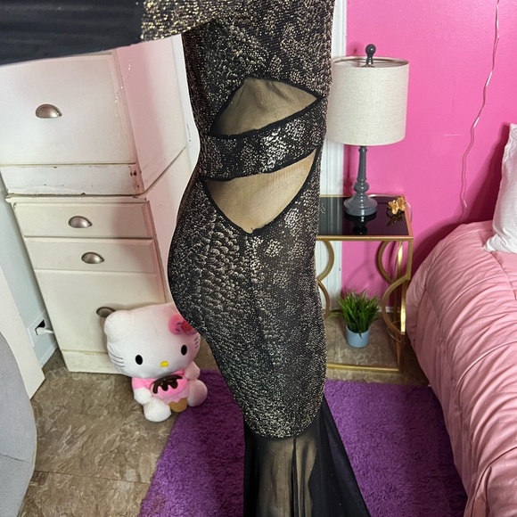 Black and Silver Patterned Dress - Picture 5 of 5